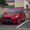 マツダ2のコンパクトなサイズ感と駐車シーン